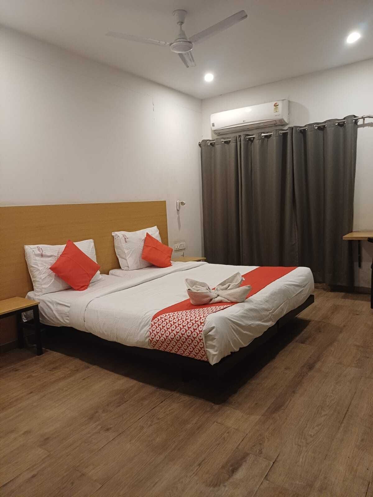 Laptop workspace, free WiFi