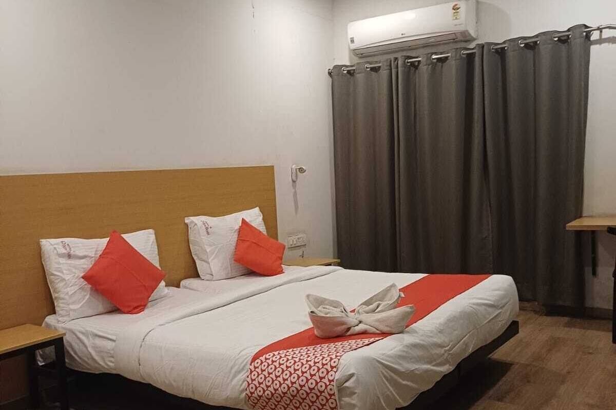 Laptop workspace, free WiFi