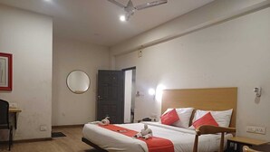 Laptop workspace, WiFi (free) - Motel Rajadani Residency (Hyderabad)