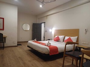 Laptop workspace, free WiFi - Motel Rajadani Residency (Hyderabad)