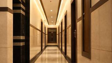 المنشأة من الداخل