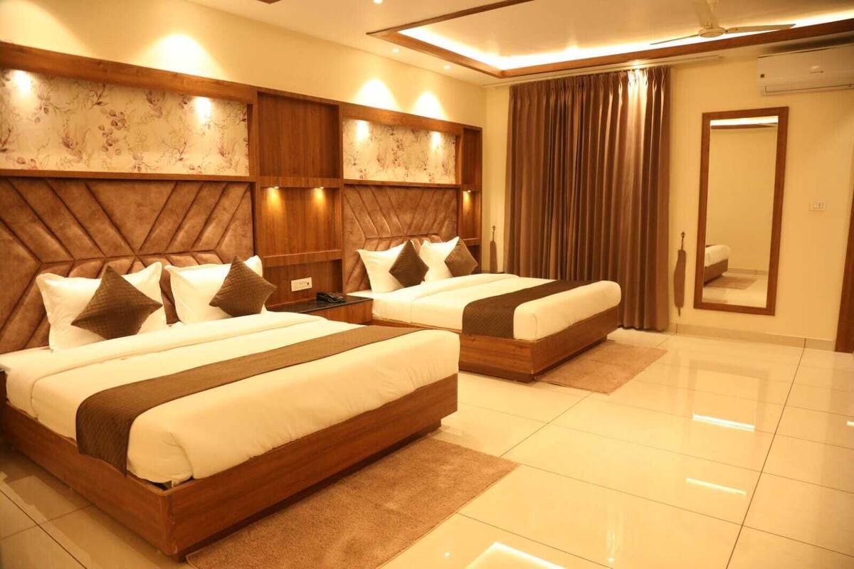 Super Family Four Bed Room | WiFi (free)