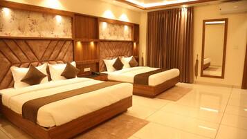 Super Family Four Bed Room | Free WiFi