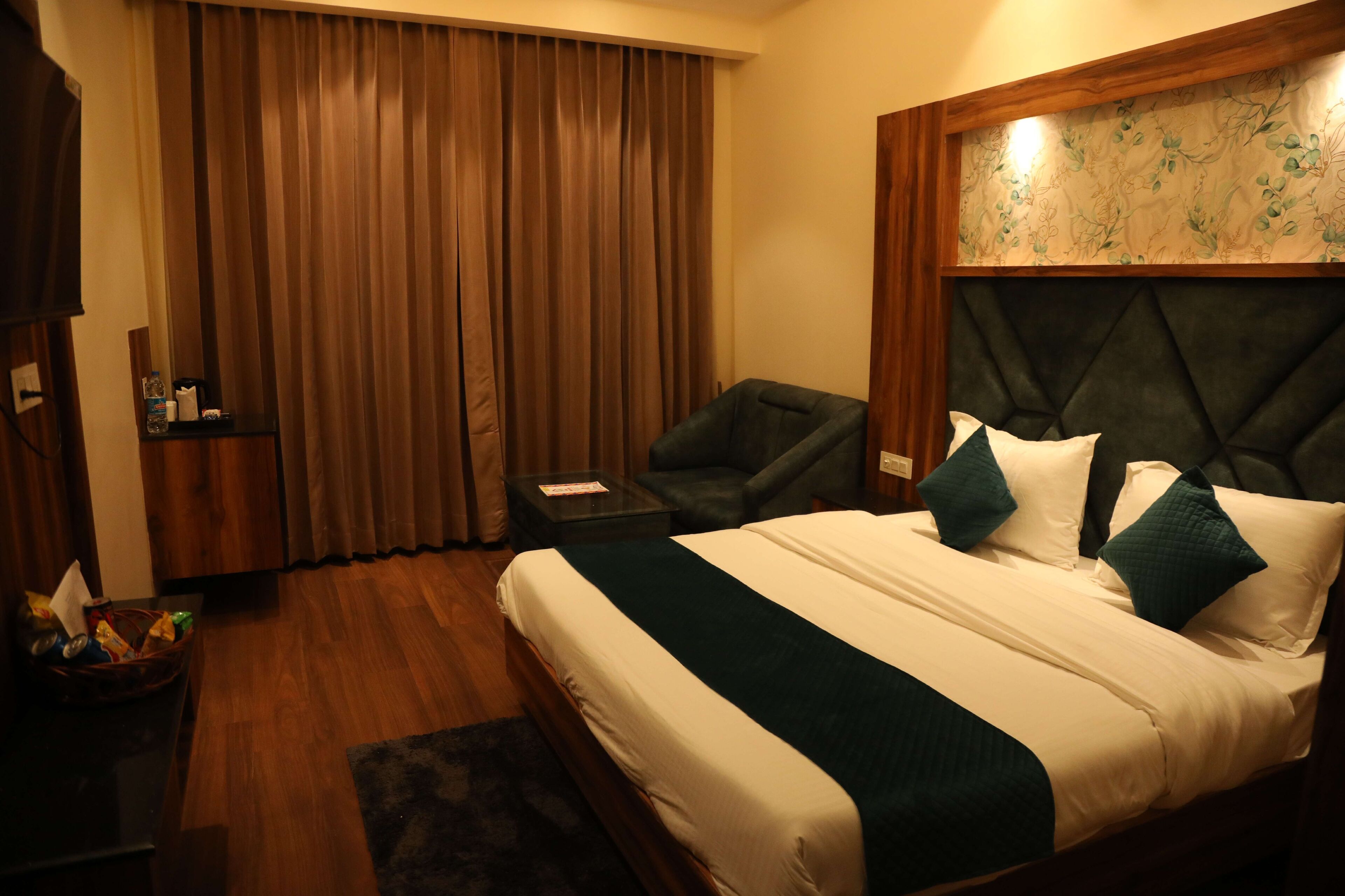 Super Double Bed Room | Free WiFi