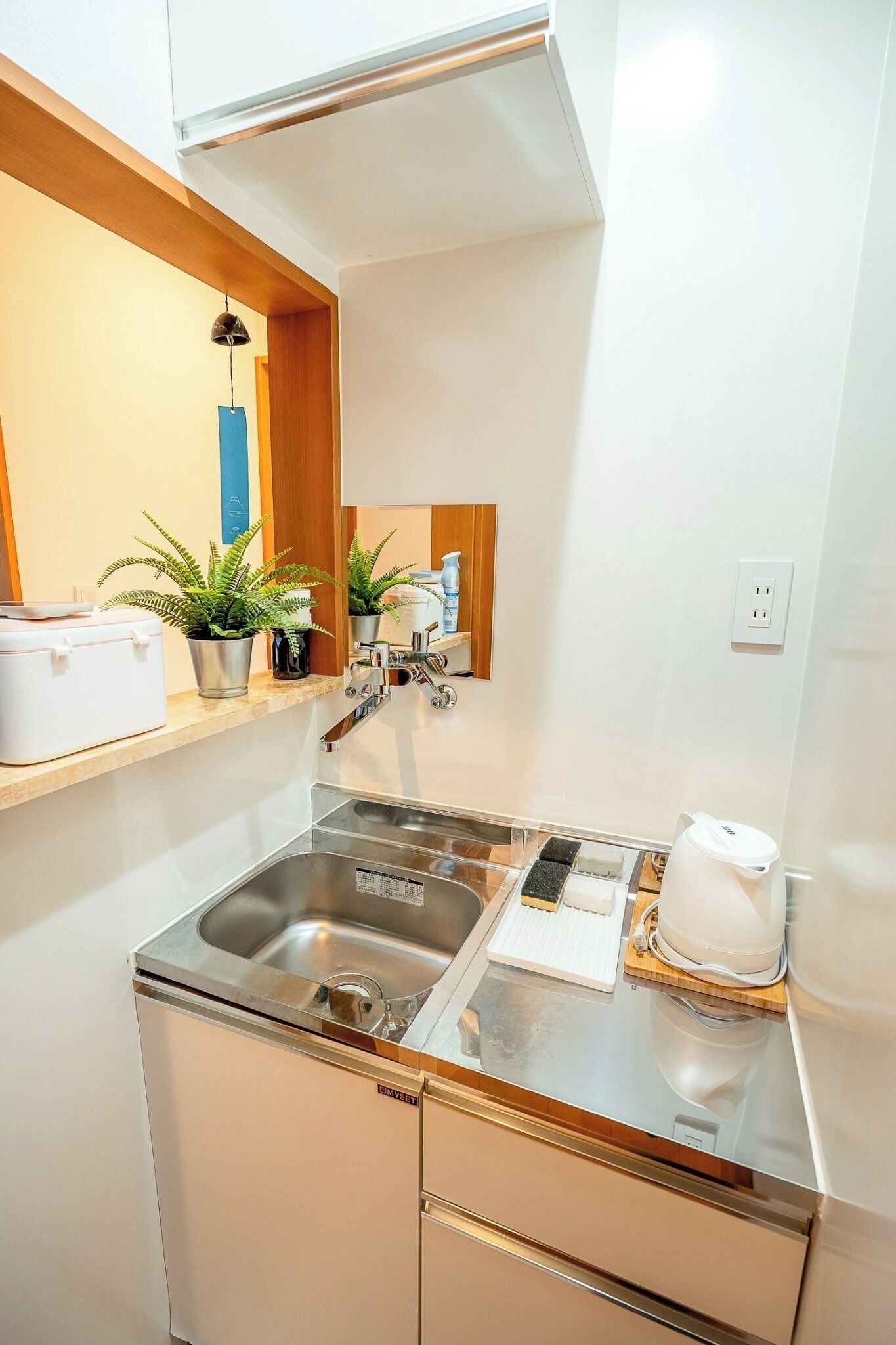 Fridge, microwave, stovetop, cookware/dishes/utensils