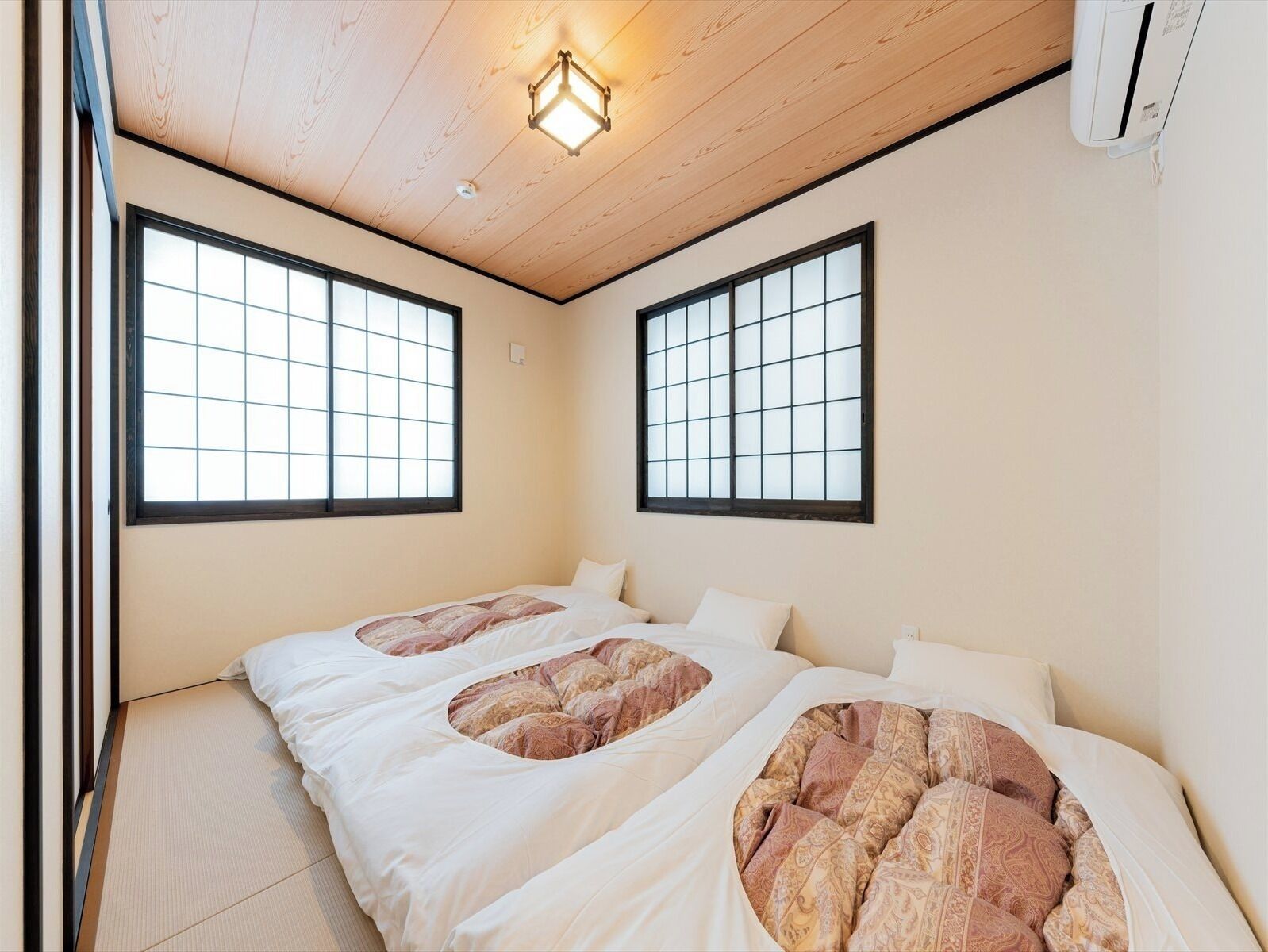 Desk, free WiFi, bed sheets