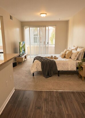 Room - Cozy 1-bedroom apartment in fabulous Marina del Rey with AC (Marina del Rey)