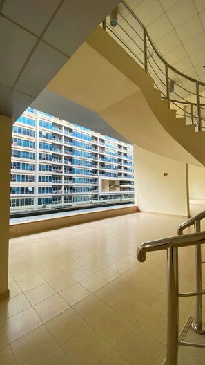 Interior - SkyCourt Tower By Hostiva (Dubai)