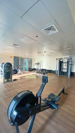 Fitness facility - SkyCourt Tower By Hostiva (Dubai)