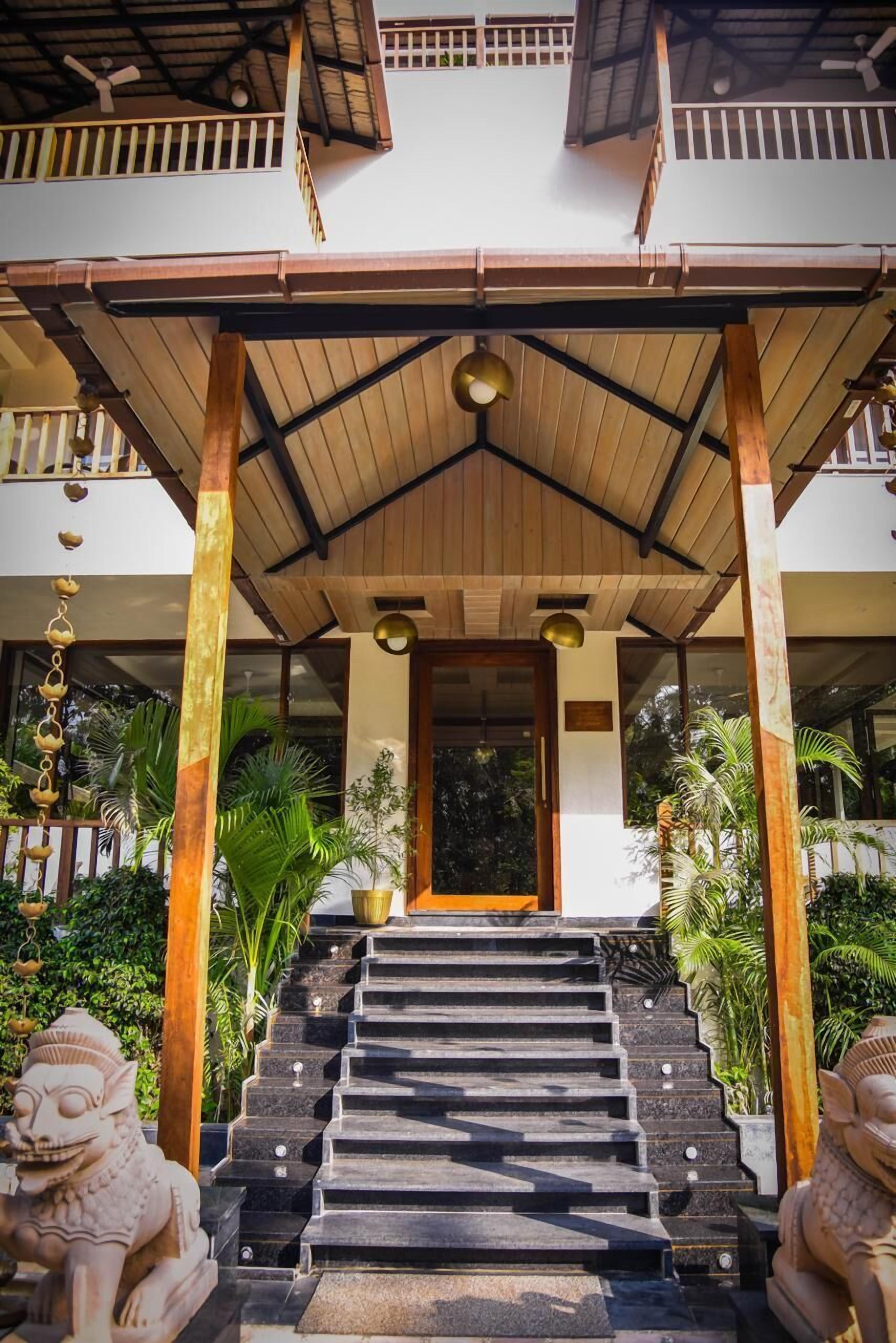 住宿正面 (夜晚)