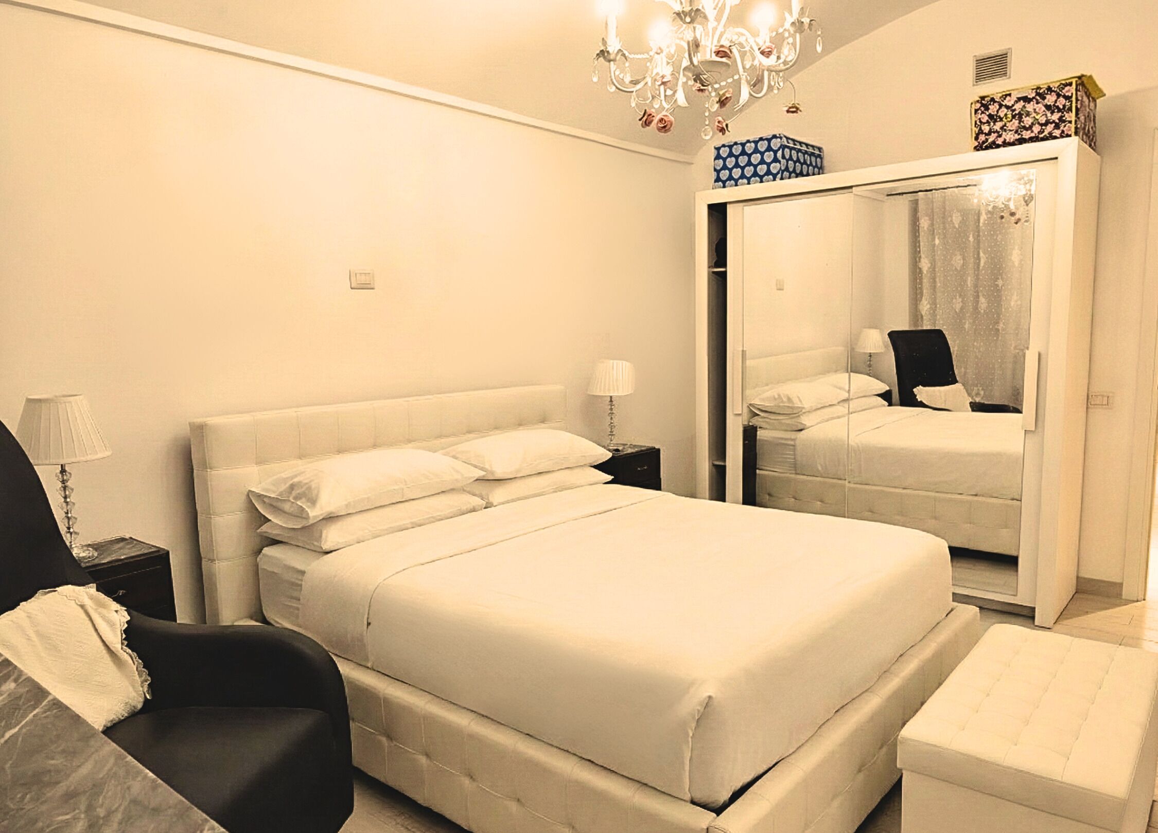 1 bedroom, bed sheets