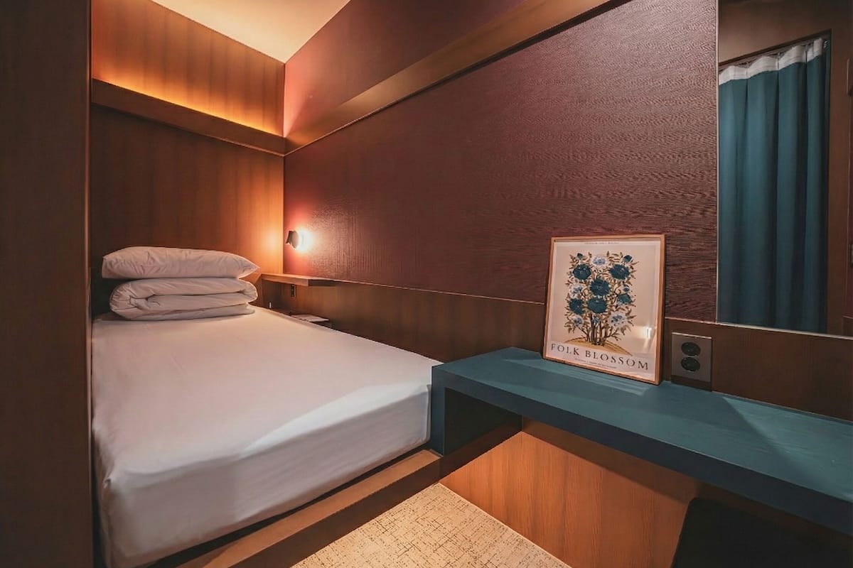 Cortinas blackout, tabla de planchar con plancha y wifi gratis