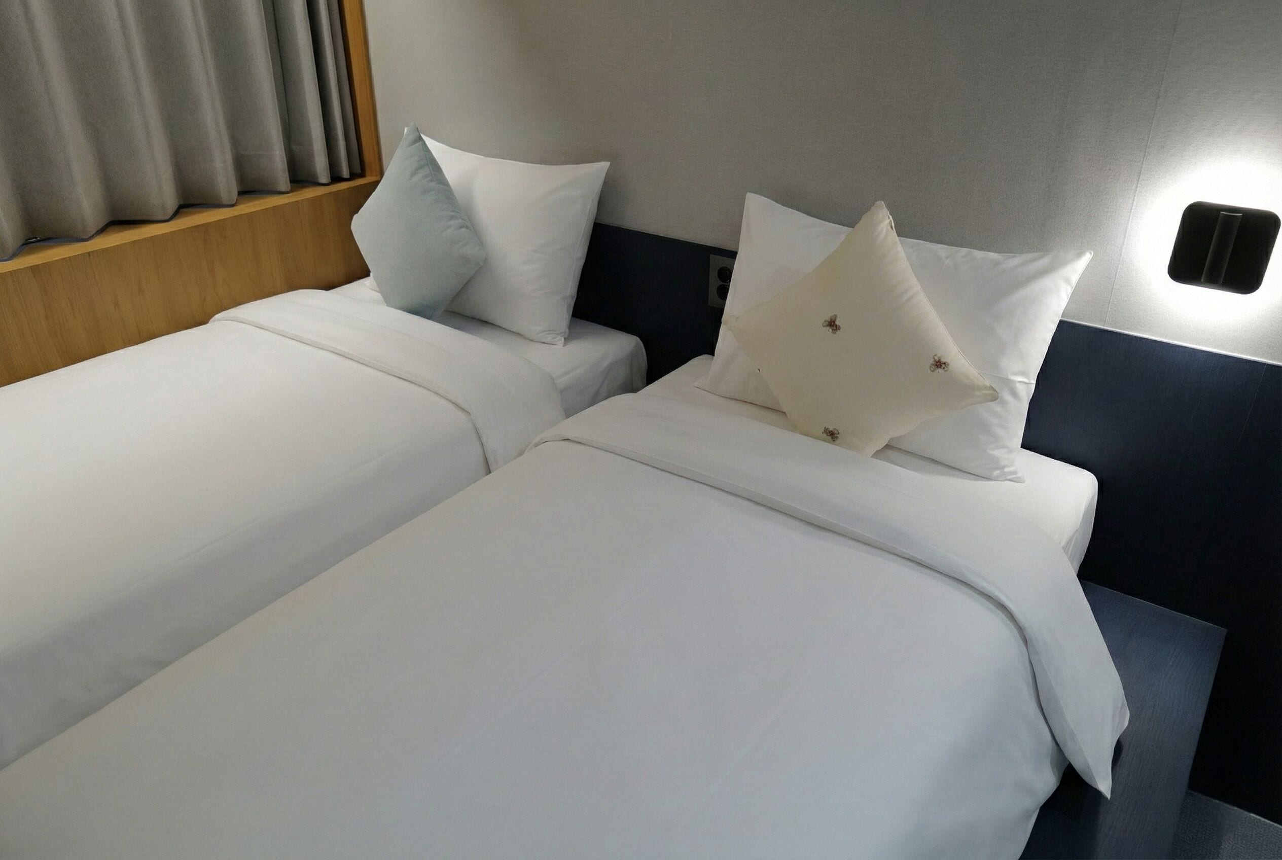 트윈룸 | 암막 커튼, 다리미/다리미판, 무료 WiFi