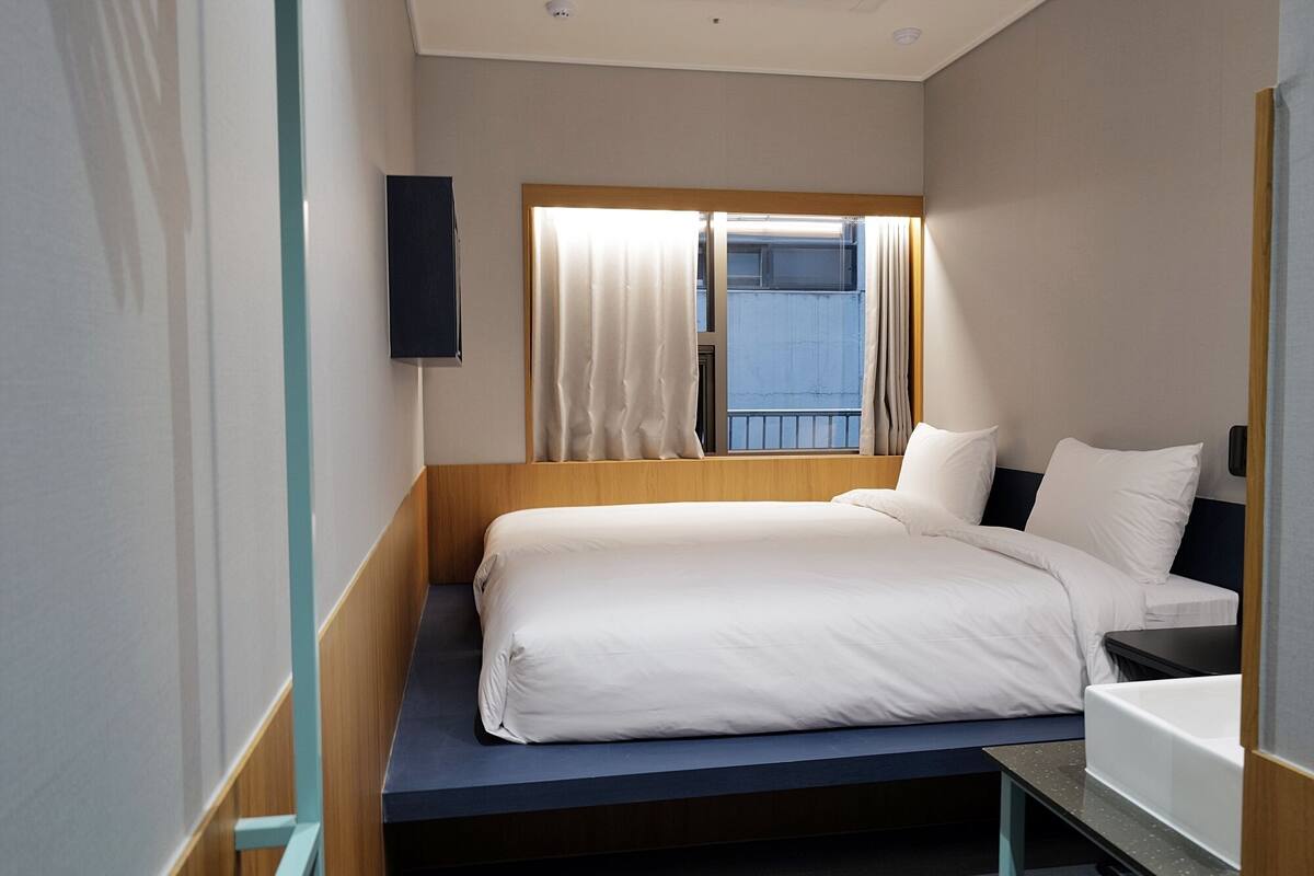 Twin Room | Blackout drapes, iron/ironing board, free WiFi