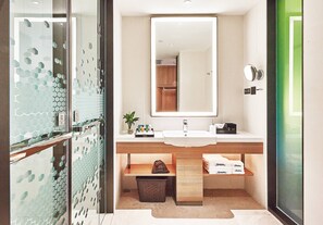 Shower, hair dryer, towels, soap - Hampton by Hilton Nanchang Honggutan (Nanchang)