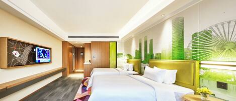 Íróasztal, laptophoz jól használható munkafelület és ingyenes wifi