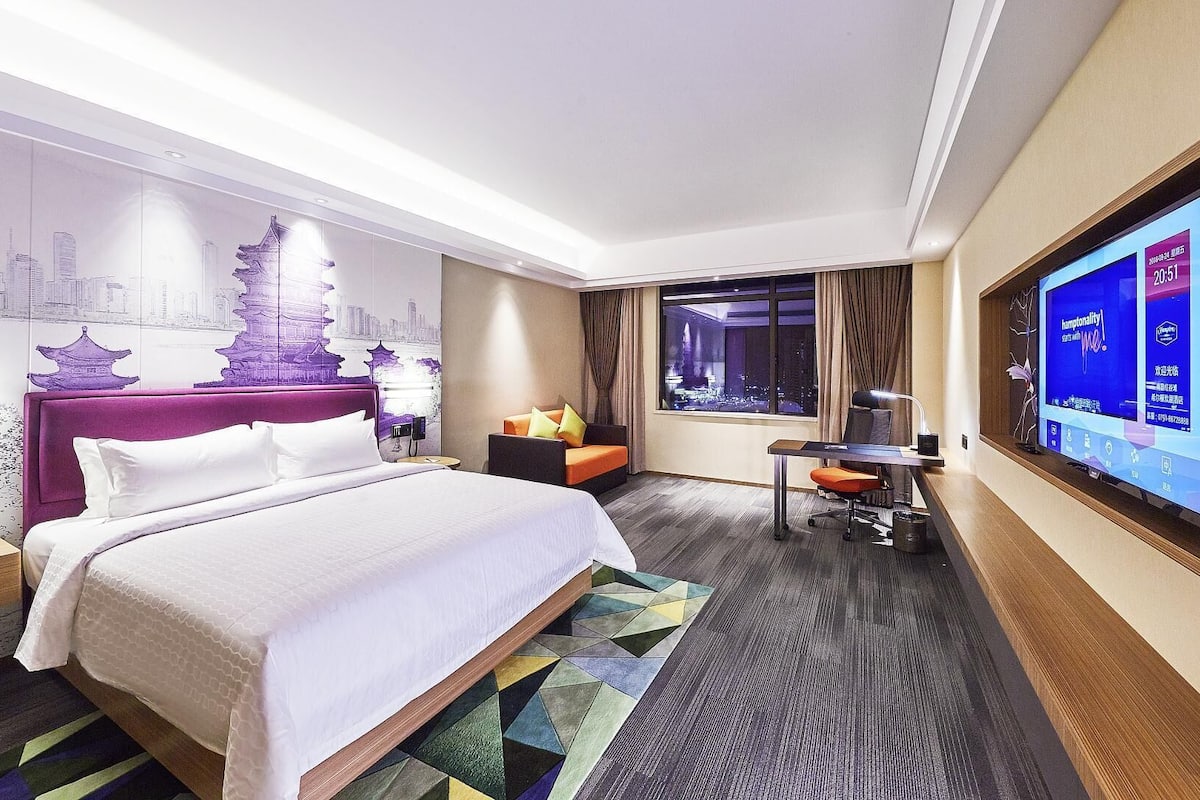 Desk, laptop workspace, free WiFi