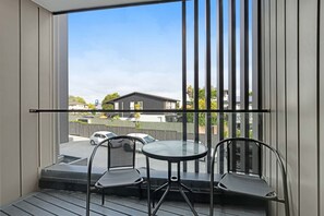 Dining - Takapuna Modern Townhouse | Parking nr Lake Pupuke (Auckland North Shore)