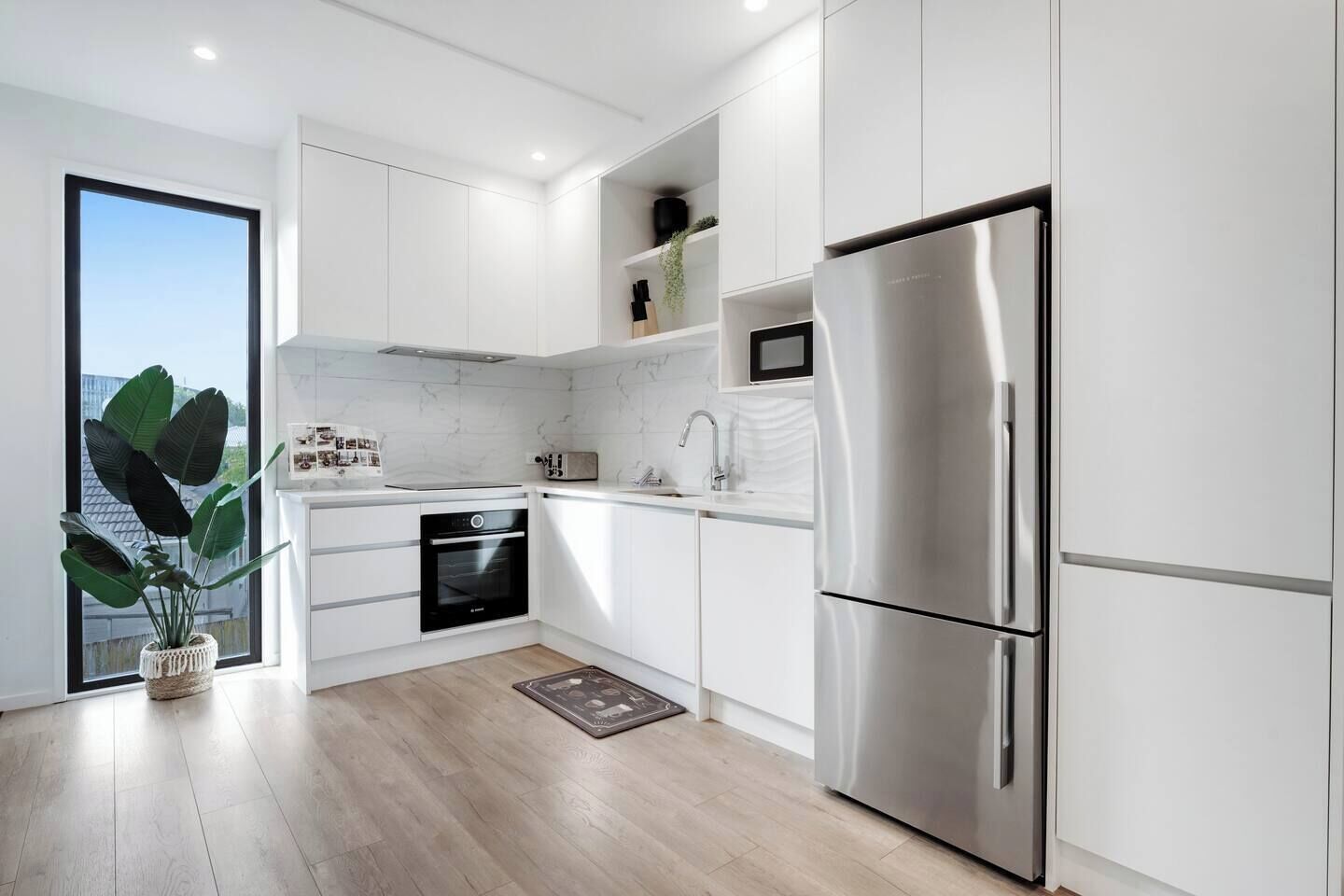Coffee/tea maker, fridge, microwave, oven