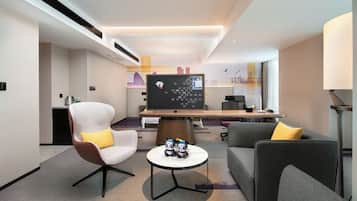 Quarto solteiro panorâmico, vista para o lago | Saguão