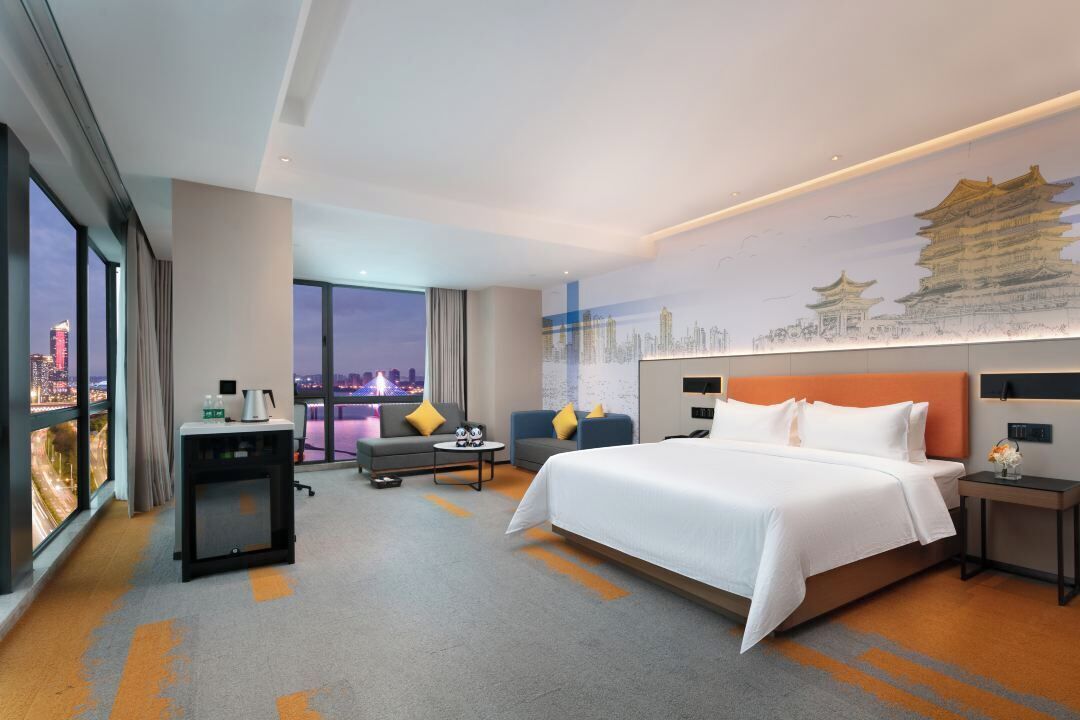 特级单人房, 湖景 | 办公桌、笔记本电脑工作区、遮光窗帘、熨斗/熨板