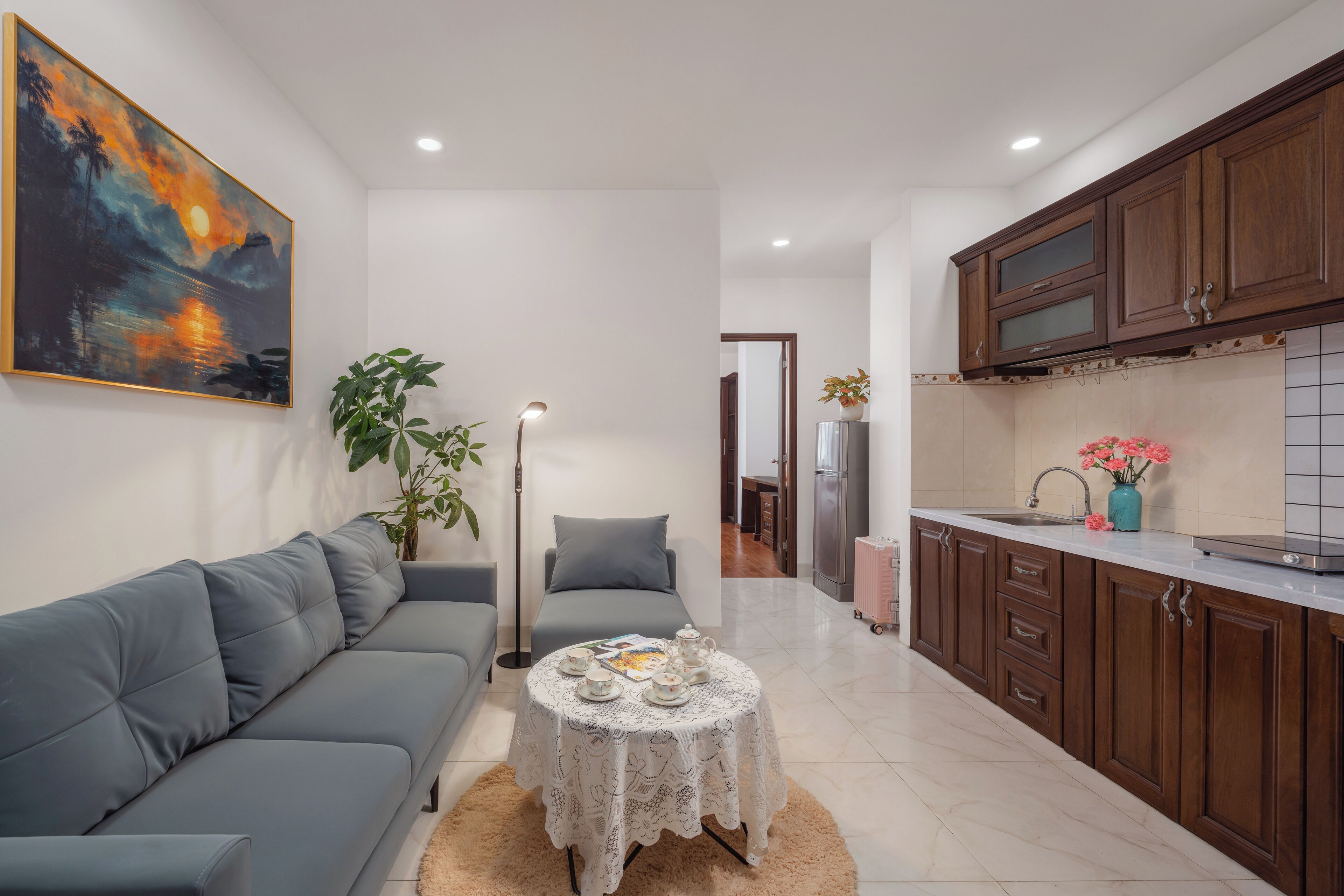 Deluxe Apartment, City View | Living area