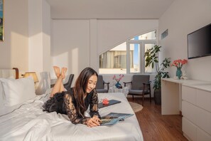 Desk, free WiFi - Sea Beside Me Hotel & Suites (Ngu Hanh Son)