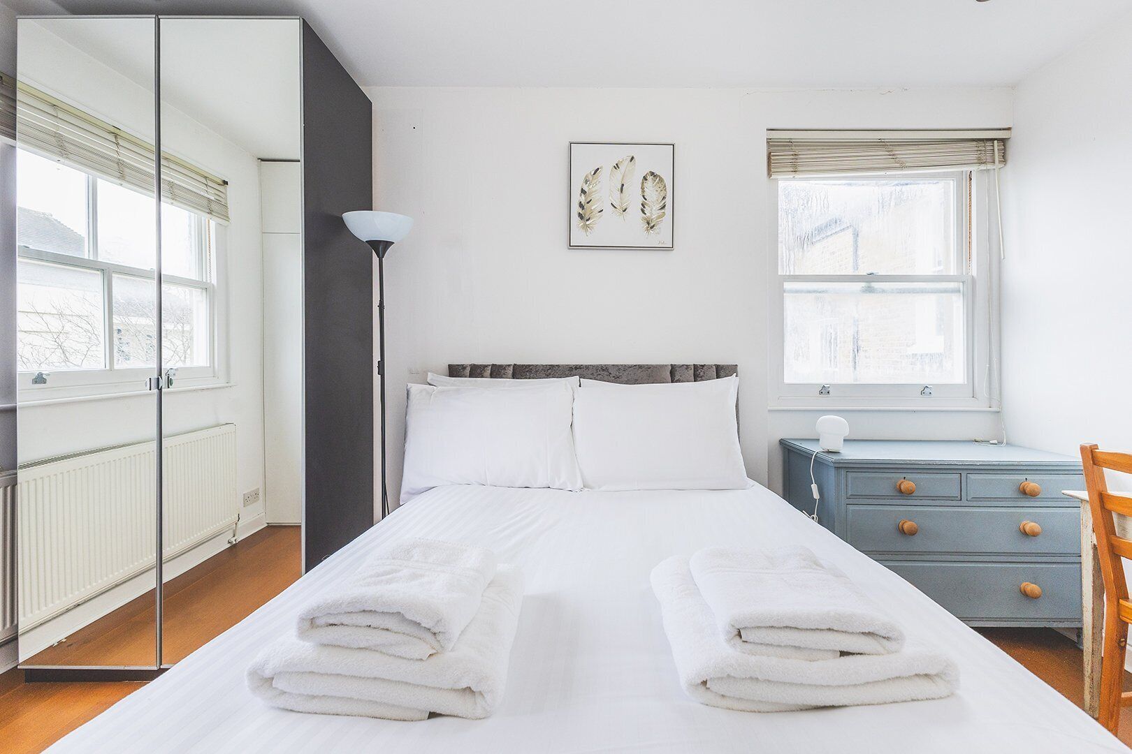 Työpöytä, silitysrauta/-lauta, internet