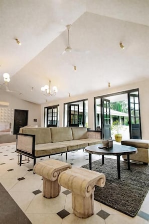 Living area - Viraam Estate by RÊVE Escapes - Premium 4 BHK Villa Near Anjuna Beach (Siolim)