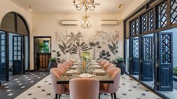 Villa, 4 Schlafzimmer, Balkon, Gartenblick | Speisen