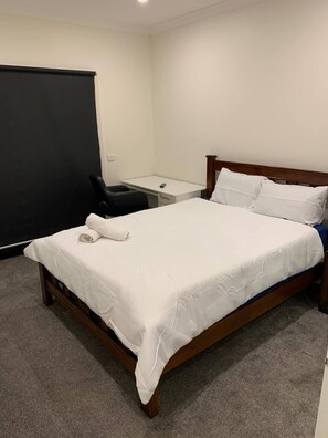 House, 4 Bedrooms, Garden View - Fresh & Modern 3BR Home Ensuite Open Views (Melbourne)