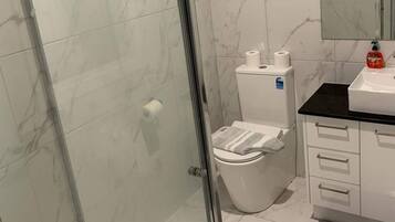 House, 4 Bedrooms, Garden View | Bathroom