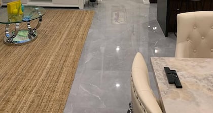 Fresh & Modern 4BR Home 2 x Ensuite Park and Lake Views