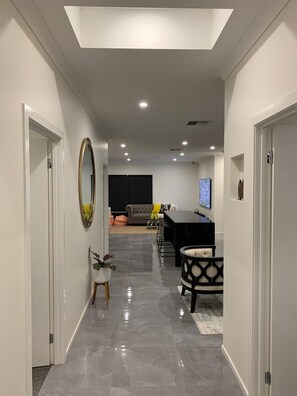 House, 4 Bedrooms, Garden View | Lobby - Fresh & Modern 3BR Home Ensuite Open Views (Melbourne)