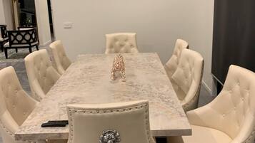 House, 4 Bedrooms, Garden View | Dining room