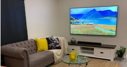 Fresh & Modern 4BR Home 2 x Ensuite Park and Lake Views