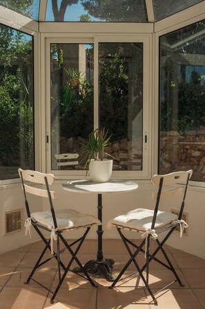 Outdoor dining - 2BR Cozy Villa Saint-Jean-Cap-Ferrat (Saint-Jean-Cap-Ferrat)