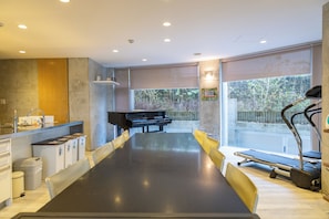 Luxury Villa | Desk, free WiFi, bed sheets - Urban View Villa (Tomigusuku)