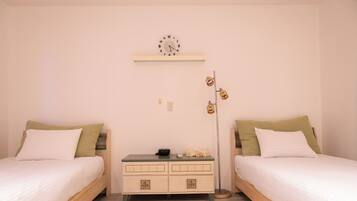 Luxury Villa | Desk, free WiFi, bed sheets