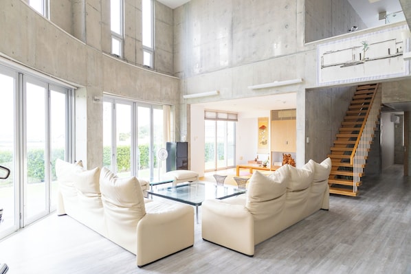 Luxury Villa | Desk, free WiFi, bed sheets - Urban View Villa (Tomigusuku)