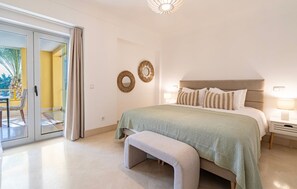 3 bedrooms, iron/ironing board, travel cot, free WiFi - Frontline Sotogrande Marina Living | 3-Bed Waterfront Retreat (San Roque)