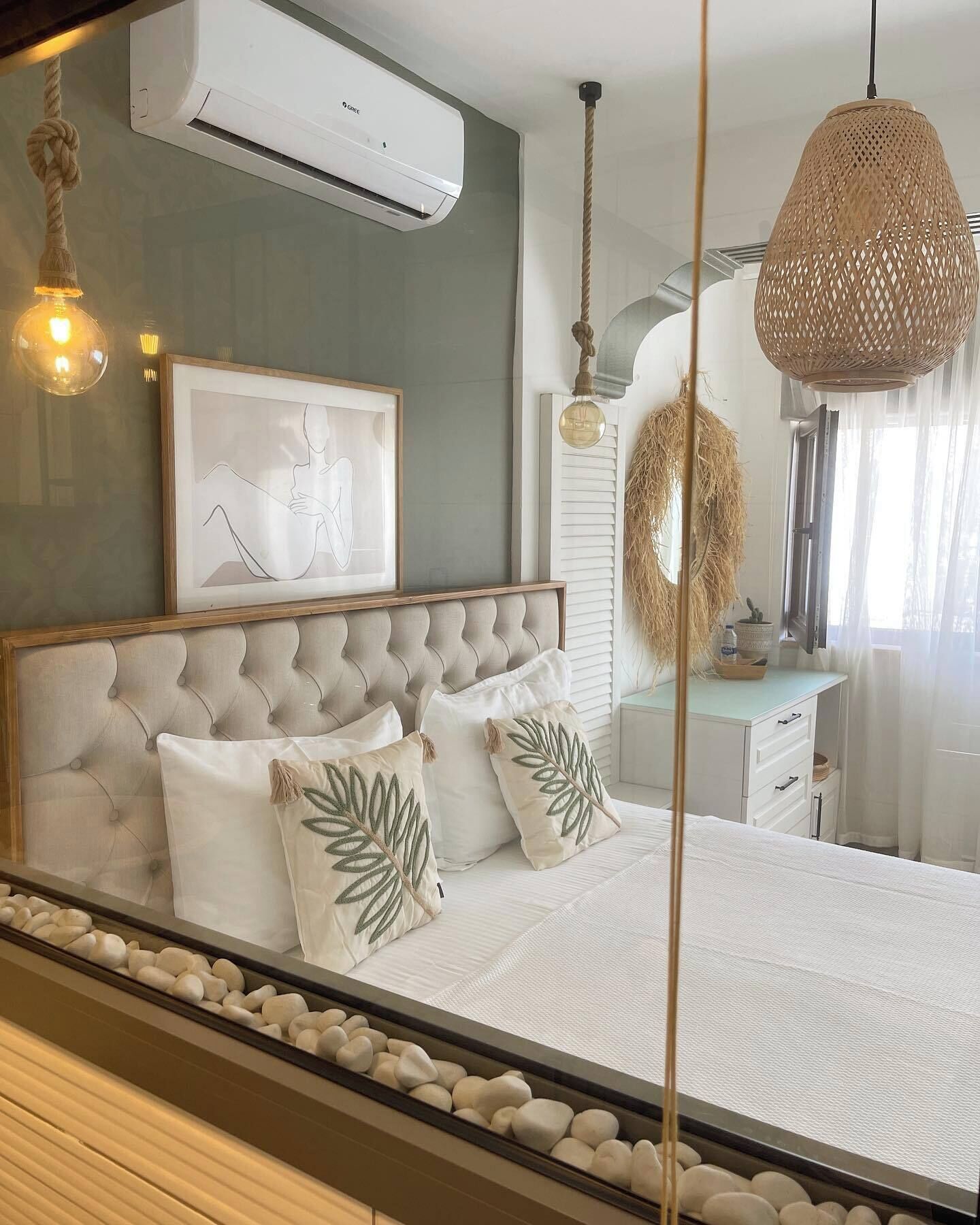 5 chambres, fer et planche à repasser, Wi-Fi, draps fournis