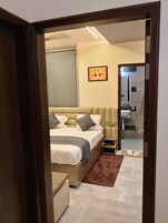 Desk, laptop workspace, free WiFi