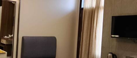 Deluxe Double Room | Desk, laptop workspace, WiFi (free)