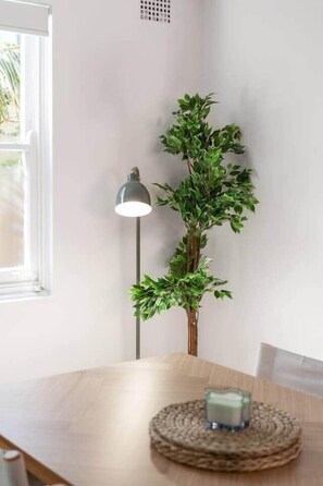 Dining - Coastal Walk Apt with Parking (Vaucluse)