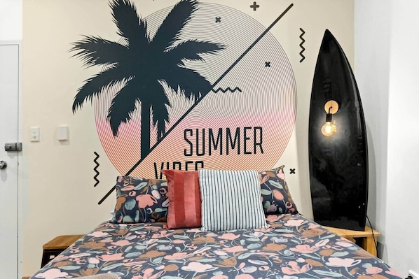 Iron/ironing board, WiFi, bed sheets - Beachfront Bondi Studio with Aircon (North Bondi)