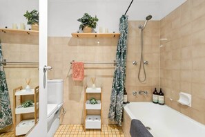 Hair dryer - Beachfront Bondi Studio with Aircon (North Bondi)