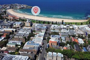 Beach - Bright Bondi Flat, Steps to Beach (Bondi Beach)