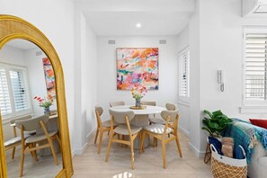 Dining - Steps to Bondi Beach Parking AC (Bondi Beach)