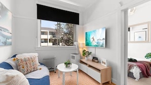 1 slaapkamer, een strijkplank/strijkijzer, wifi, beddengoed